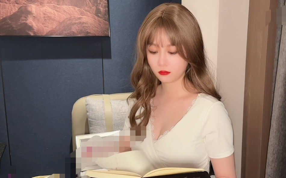 sex trung quốc - Sếp tìm cớ gọi nữ nhân viên xinh vào phòng rồi quan hệ ngay